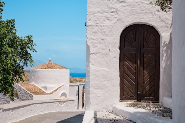 Temprano en la mañana, la iglesia de San Jorge en la ciudad de Lindos, isla de Rodas, islas griegas del archipiélago del Dodecaneso, Europa, ocio y viajes por las islas, un popular destino turístico