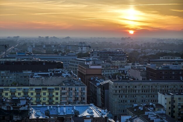 Temprano en la mañana vista sobre el horizonte en Varsovia