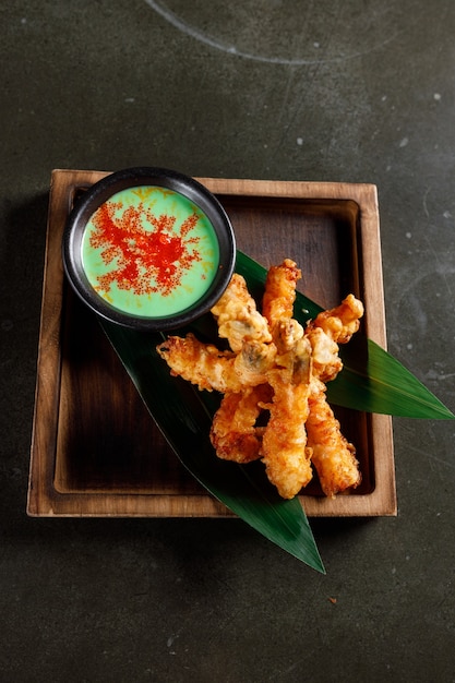 Tempura de camarão tigre com maionese de wasabi