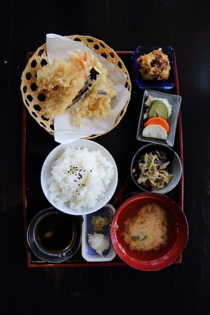 Tempura frita de camarão à japonesa