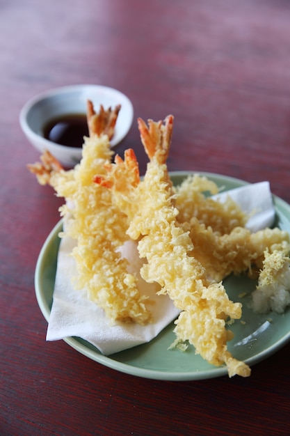 Tempura Gebratene Garnelen nach japanischer Art