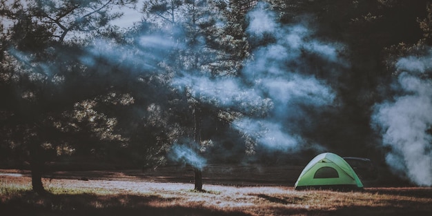 Foto tenda en el paisaje contra el cielo