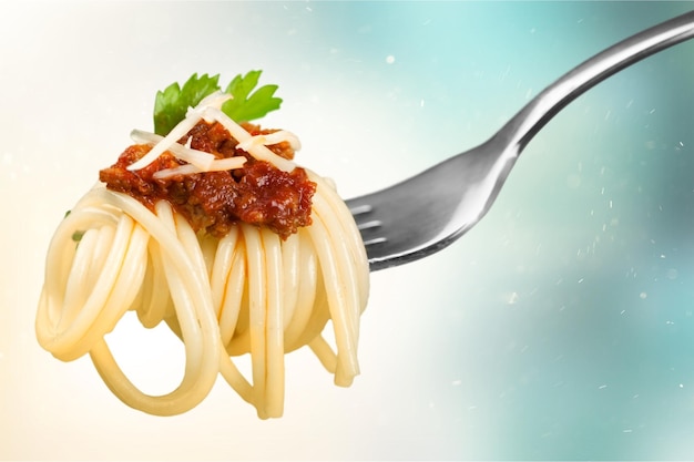 Tenedor con solo espaguetis alrededor