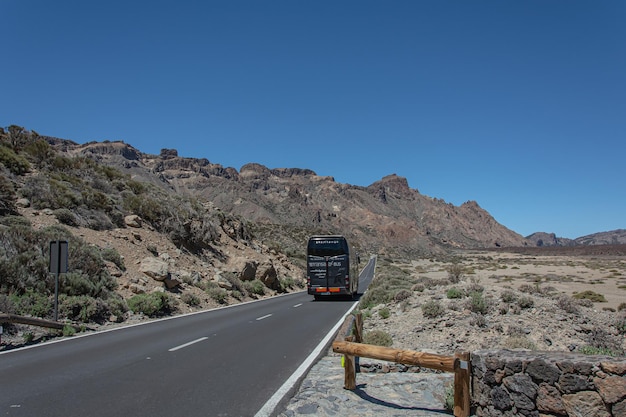 Tenerife isla España 05102018 Paseos en autobús turístico en una carretera de montaña