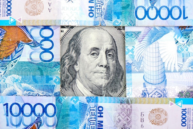 Tenge. Kasachisches Geld und Dollar. Hintergrund des Geldes.