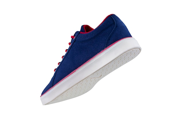 Tênis Vista lateral de sapatos esportivos em um fundo branco Sapato azul com sola branca e laços vermelhos