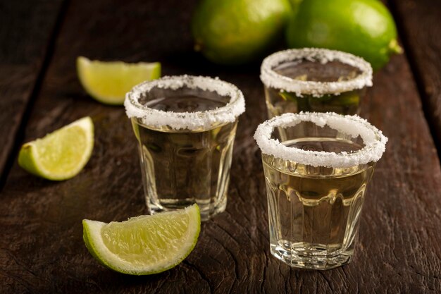 Tequila con lima y sal