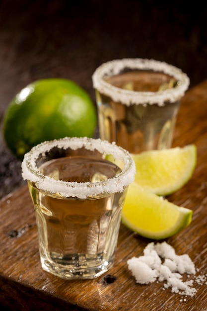 Tequila con lima y sal