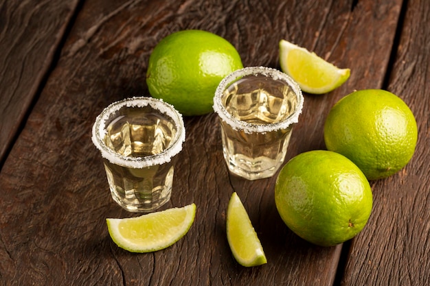 Tequila con lima y sal