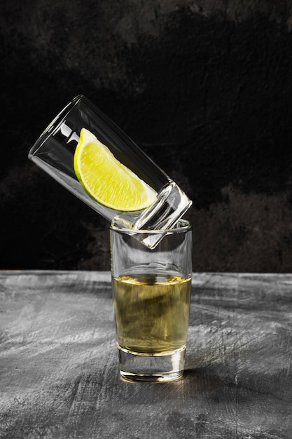 Foto tequila mit limette