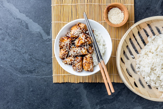 Teriyaki de frango com arroz