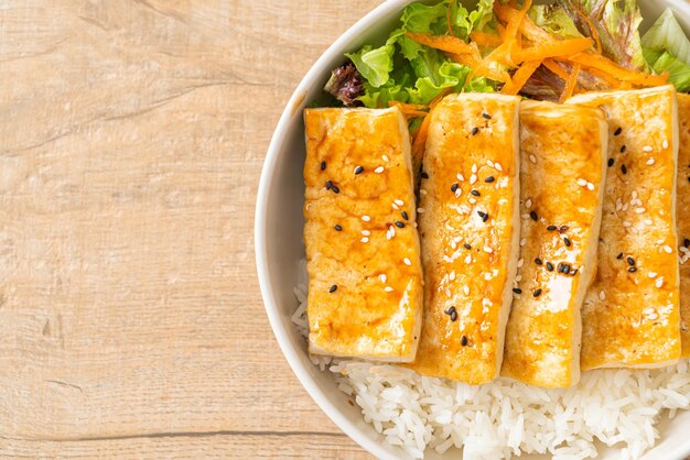 Teriyaki Tofu Reisschüssel - vegane und vegetarische Küche