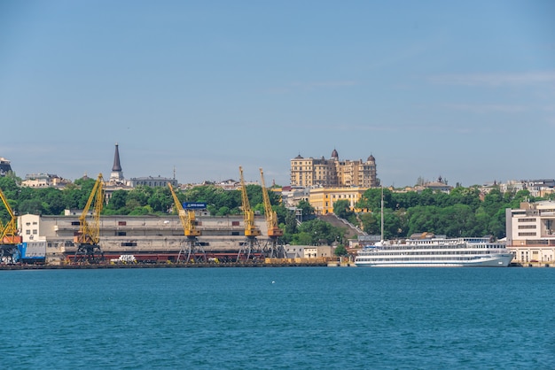 Terminal de contenedores del puerto de carga en Odessa, Ucrania