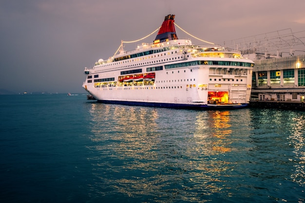 Foto terminal de cruzeiros de hong kong victoria harbour e construção