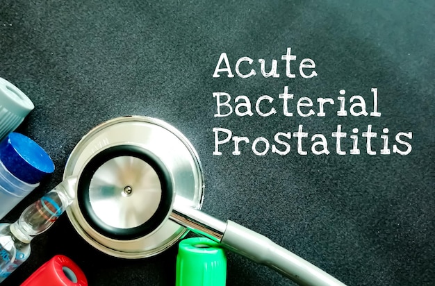 Término de prostatitis bacteriana aguda por concepto médico