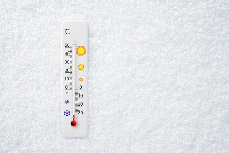 Foto termômetro branco em escala celsius na neve temperatura ambiente menos 30 graus celsius