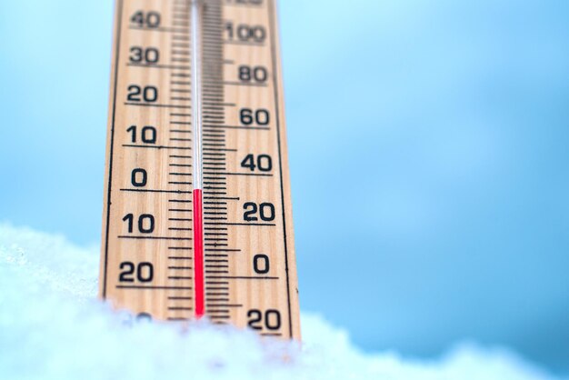 Termómetro en la nieve Termómetro de invierno Bajas temperaturas en celsius o fahrenheit