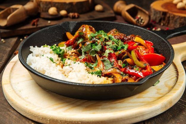 ternera asada con verduras y arroz