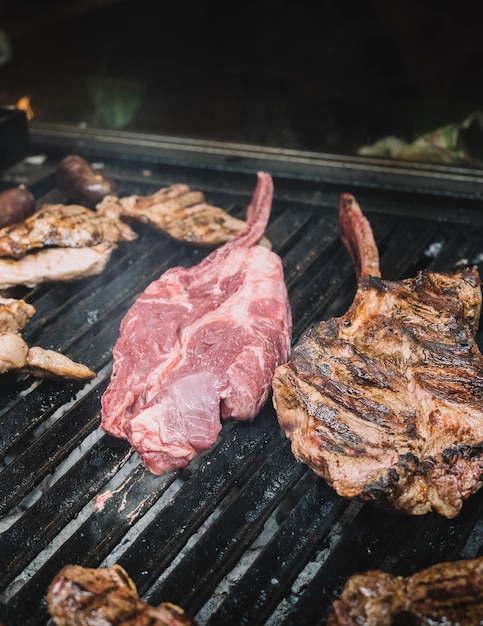 Ternera a la parrilla de excelente calidad en un restaurante de lujo.