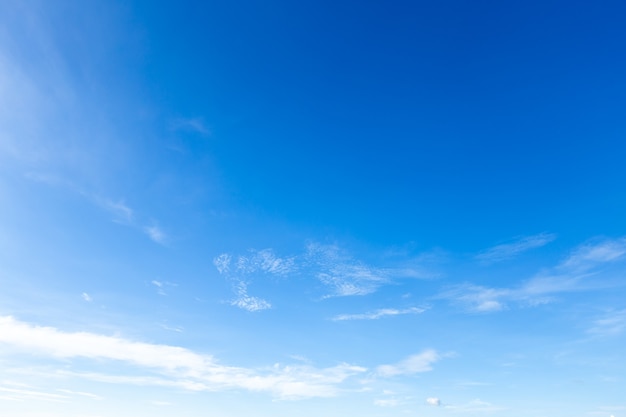 Foto terra ar atmosfera céu azul brilhante textura clara abstrata com nuvem branca.