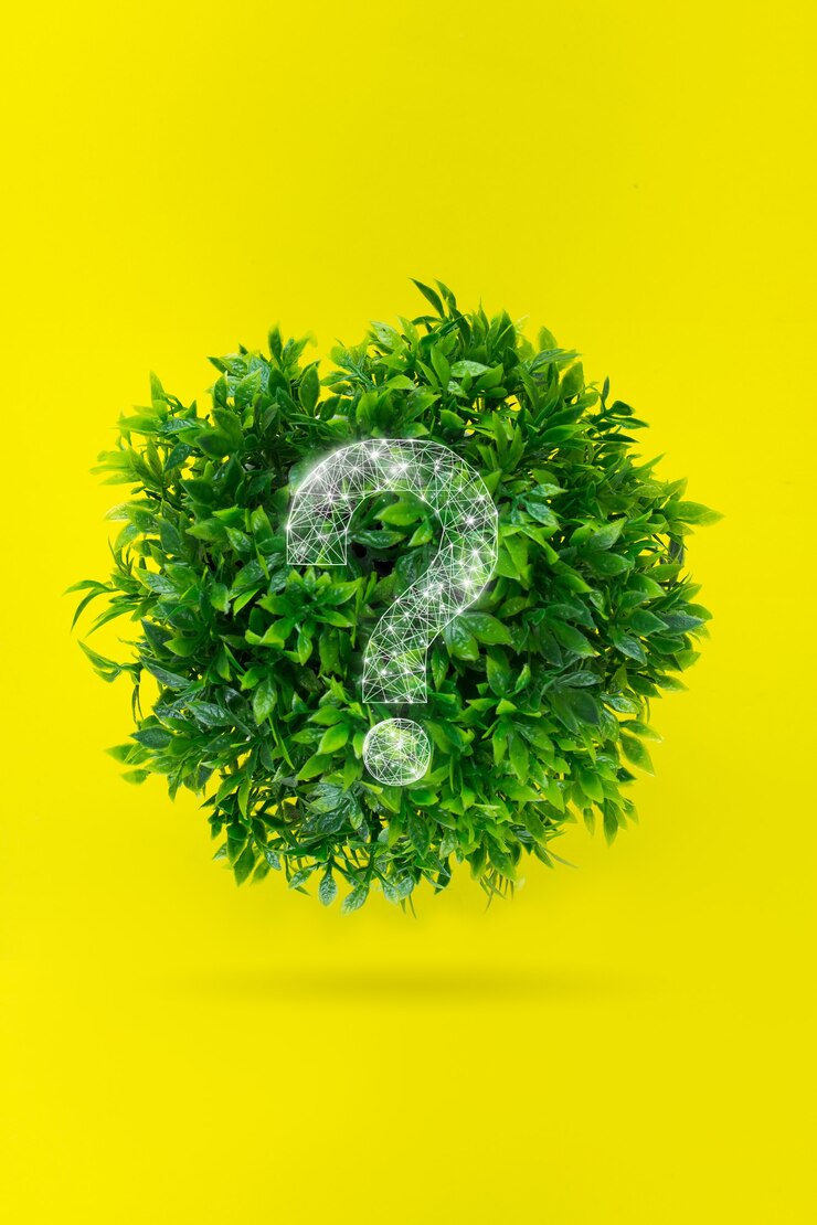 Foto terra de grama verde em fundo amarelo com um holograma na forma de um ponto de interrogação