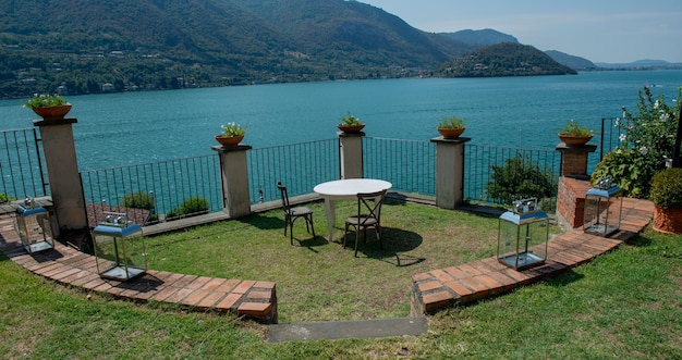 Terraço com vista para o lago