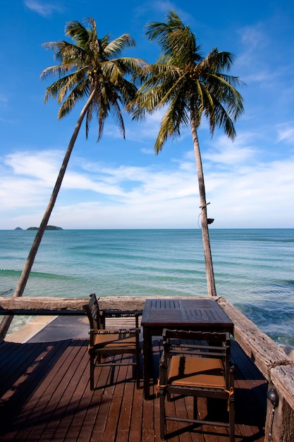 Terraço com vista para o mar