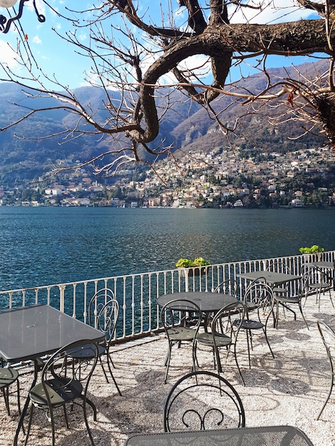 Terraço no lago como