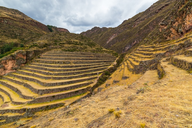 Terraços do inca em pisac, vale sagrado, peru