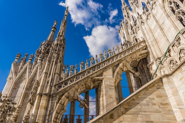 Terraços góticos do milan duomo na itália