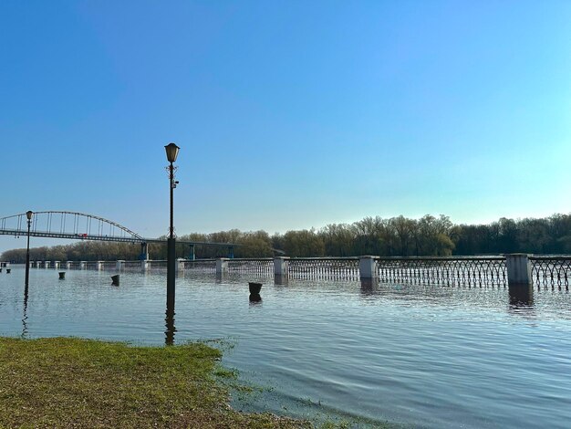 Terraplén de Gomel inundado por el río Sozh