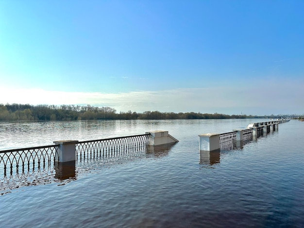 Terraplén de Gomel inundado por el río Sozh