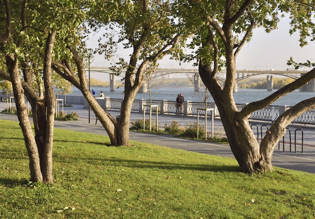 Terraplén del río Ob en Novosibirsk