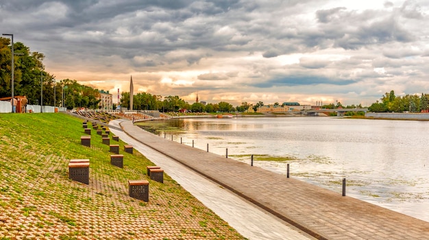 El terraplén del río Sura en la ciudad de Penza.