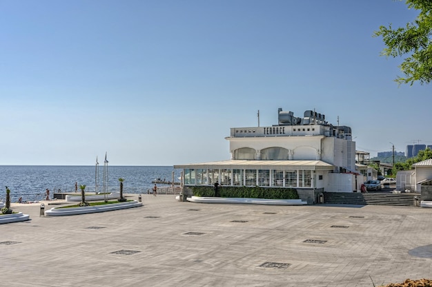 Foto terraplenagem da praia de lanzheron em odessa ucrânia