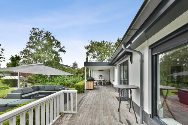 Terrasse auf der Rückseite des Hauses