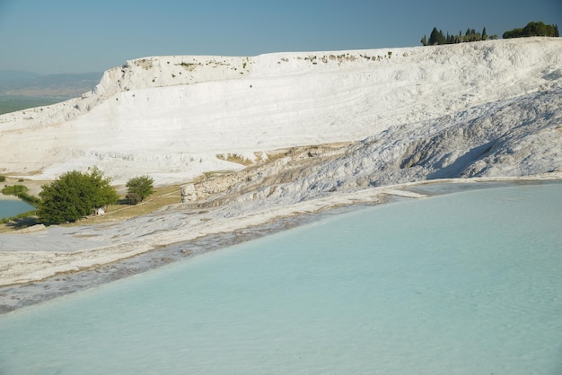 Terraza de travertino en Pamukkale en Denizli Turkiye