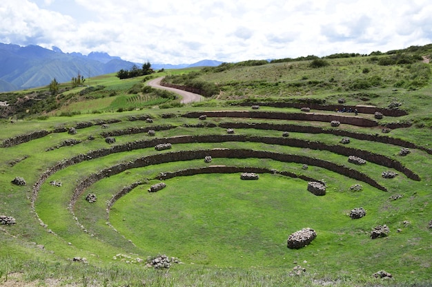 Terrazas incas de Moray Cada nivel tiene su propio microclima Moray es un sitio arqueológico cerca del Valle Sagrado