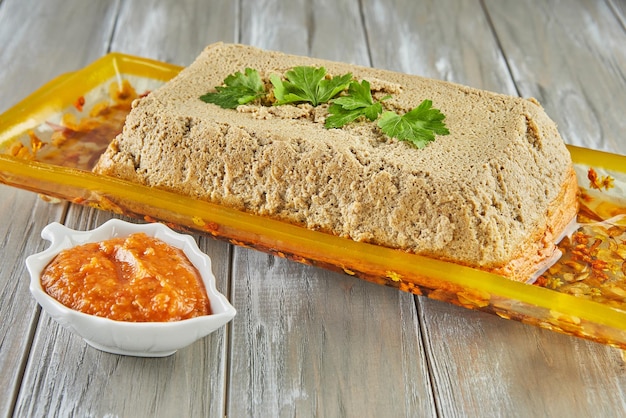 Terrina de berenjena con salsa de tomate y perejil