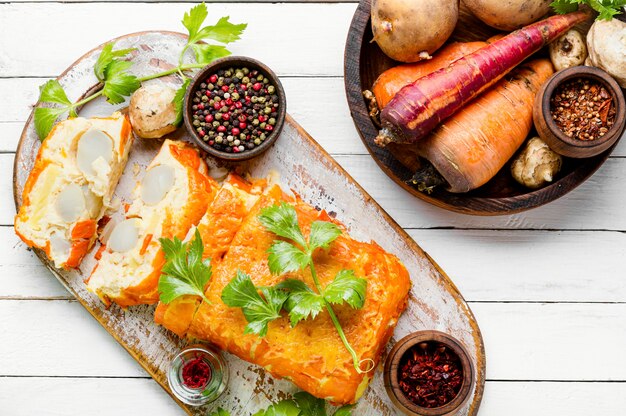 Terrina casera con alcachofa de Jerusalén, zanahorias y patatas