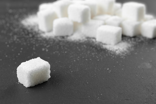 Terrones de azúcar blanco