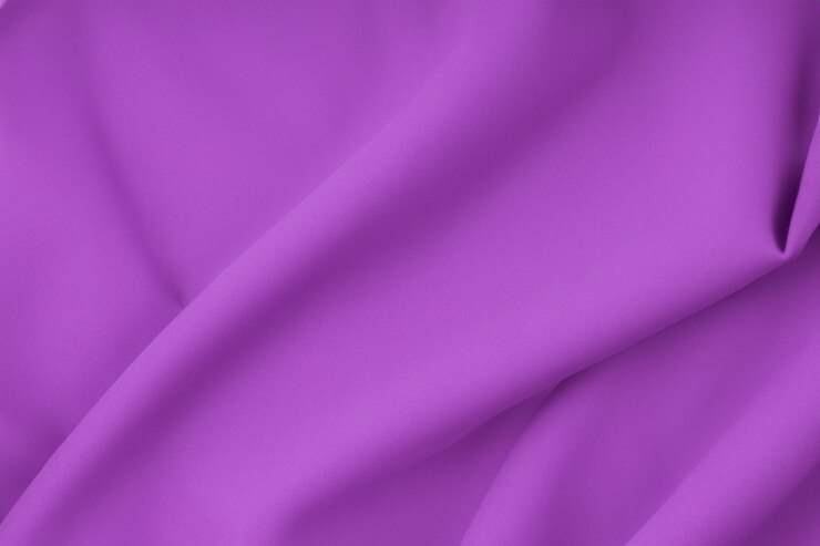 Foto tesouro roxo com fundo roxo e a palavra " t " na parte inferior.