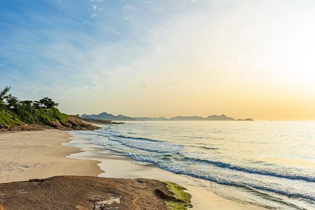 Teufelstrand zwischen Copacabana und Ipanema in Rio de Janeiro bei Tagesanbruch