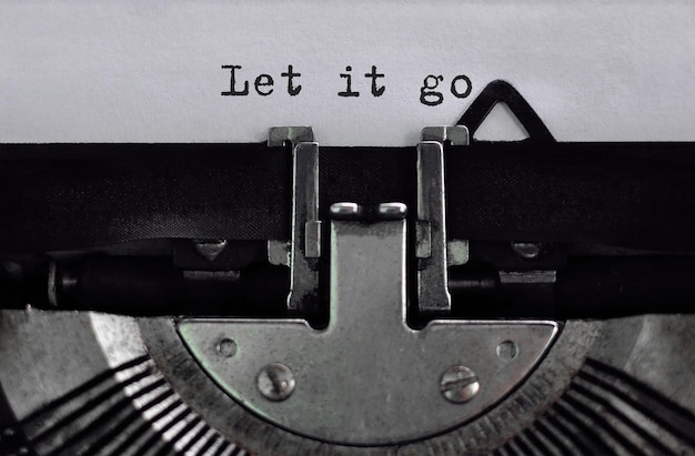 Text Let it go getippt auf Retro-Schreibmaschine