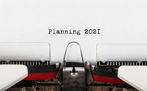 Text Planning 2021 digitado em máquina de escrever retrô