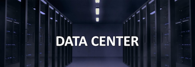 Texto "Centro de datos" en el punto medio con un área de oficina oscura en el fondo