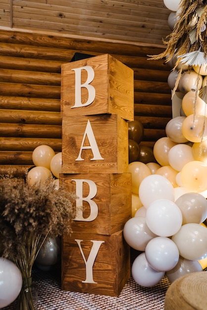 Texto de bebê Decorações de aniversário guirlanda de balões e decoração para festa de bebê em um fundo de parede Conceito de batismo de celebração