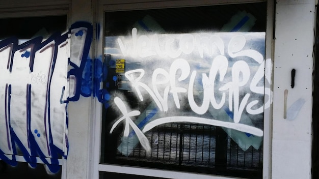 Texto em janela de vidro