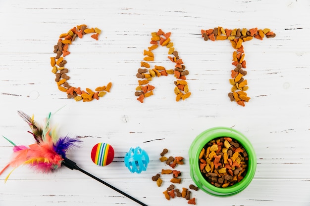 Foto texto gato de comida para mascotas en superficie de madera blanca