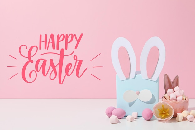 Texto de Pascua Feliz Pascua con regalos y huevos en fondo rosa